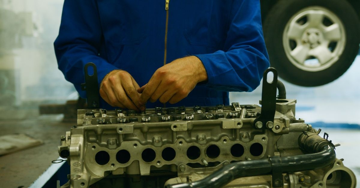 Jak przemysł motoryzacyjny wykorzystuje lean manufacturing? 9 sposobów na szybszą produkcję, mniejsze koszty i lepszą jakość